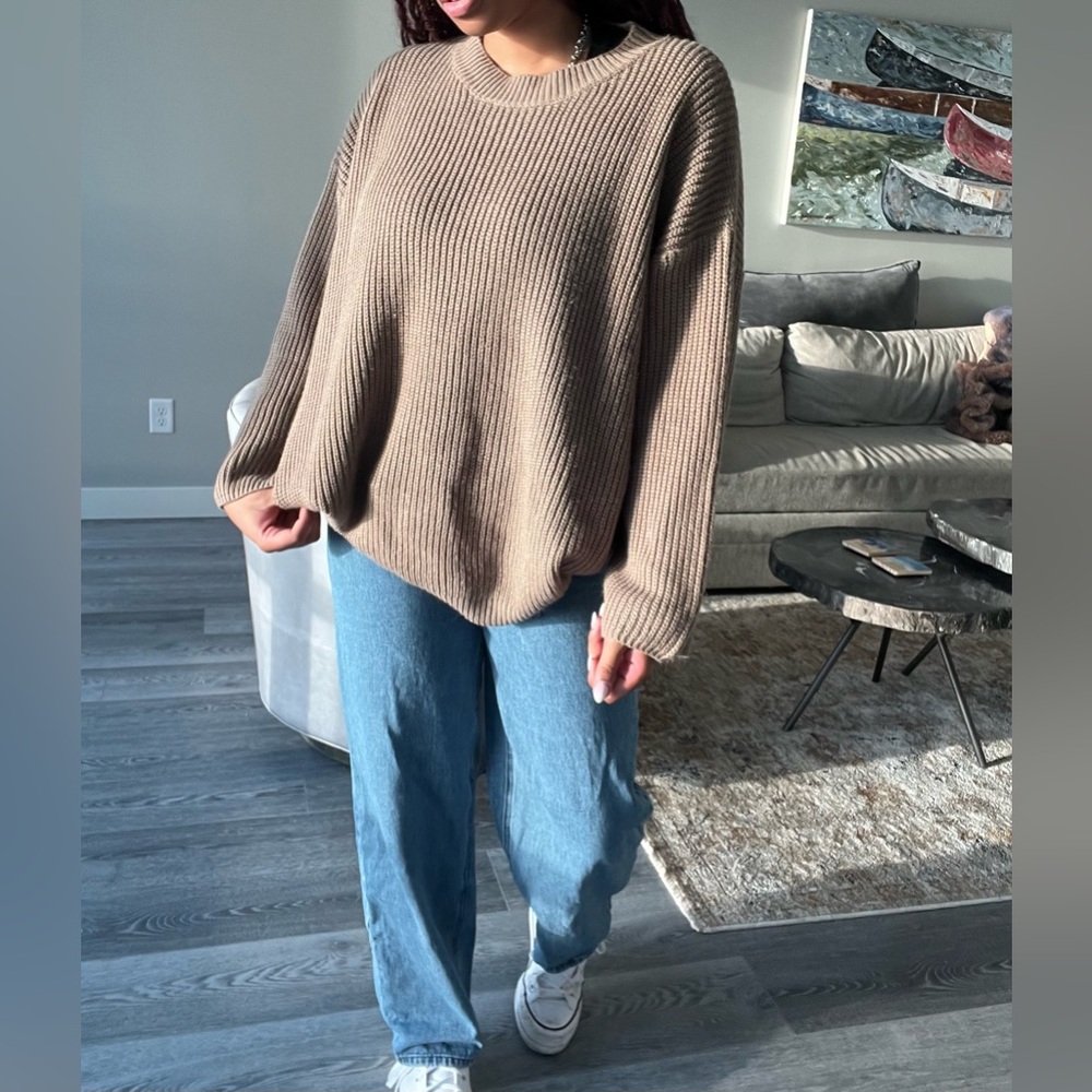 BROWN SWEATER